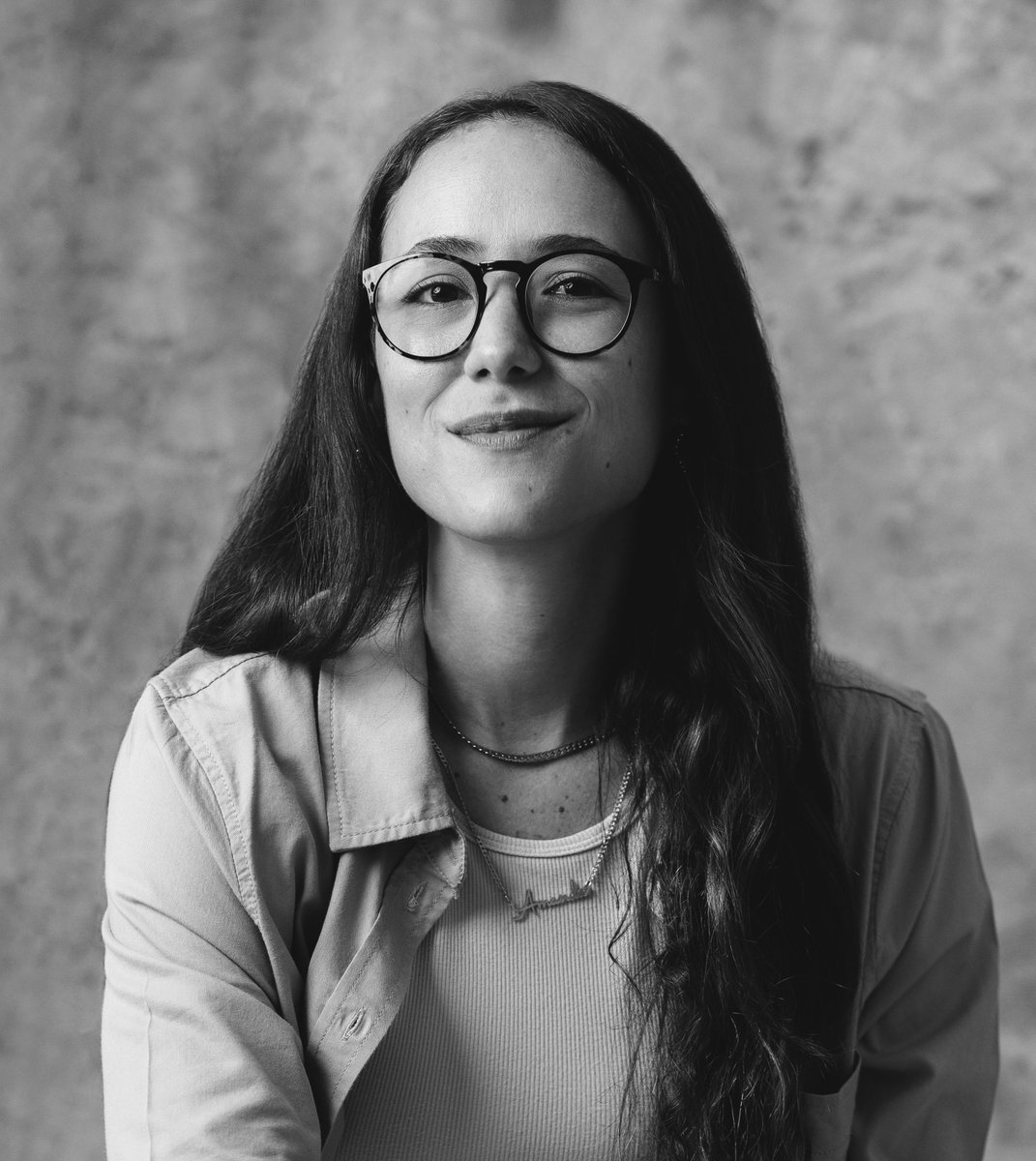 CollisPublisher's tweet photo. Amanda Hernández is a Puerto Rican poet and editor. Her collection La única cosa importante / The Only Thing that Matters (University of Arizona Press, 2027), translated by Ana Portnoy Brimmer, 

#PoetOfTheDay #Poet #Poetry #Poems #AmandaHernández #Amanda #Hernández https://t.co/yEeRyjRs1H