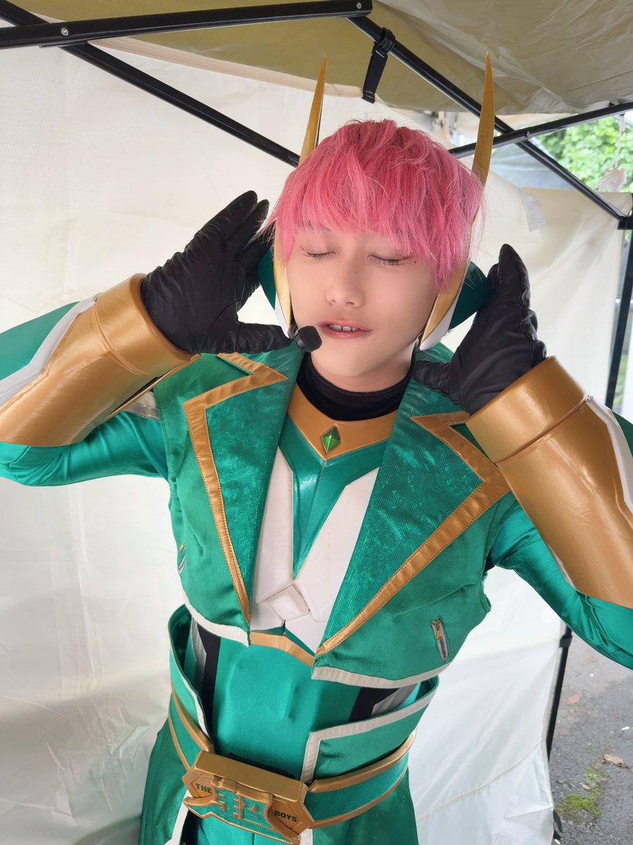 _tomoyadesu's tweet photo. さがみ湖MORI MORIフリーライブ、ありがとうございました🙏🌈

雨でとってもジメジメでしたね💦
足元悪い中会いに来てくれたみんな、本当にありがとうございました✨
ライブでは初のヘッドパーツをしました！
2部では MORI MORIのカチューシャとリングを付けて可愛い格好でライブしました💓

明日もライブが中野区役所であります❕
台風も来てるみたいで交通機関も乱れてるかもだけど、会いに来てくれたら嬉しいです🌈
待ってます！！！