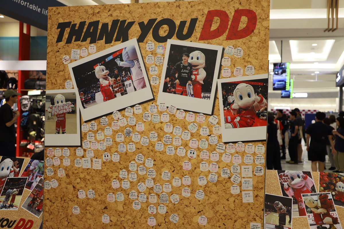 nagoyadolphins's tweet photo. ディーディーありがとうの会にお越しいただいた皆さま、企画にご参加いただいた皆さま、ありがとうございました😭

そして、ドルファミ、Bリーグのファン・ブースターの皆さま、これまで #ディーディー を愛してくださり、ありがとうございました🙂‍↕️

皆さまと過ごした時間をディーディーも幸せに感じていると思います😊

そして、ディーディー
これまで #ドルフィンズ のために、たくさん頑張ってくれたね

ディーディーとの思い出はこの先もずっとドルファミの皆さまと一緒に大切にしていくよ

長い間、おつかれさまでした

#ディーディーありがとう