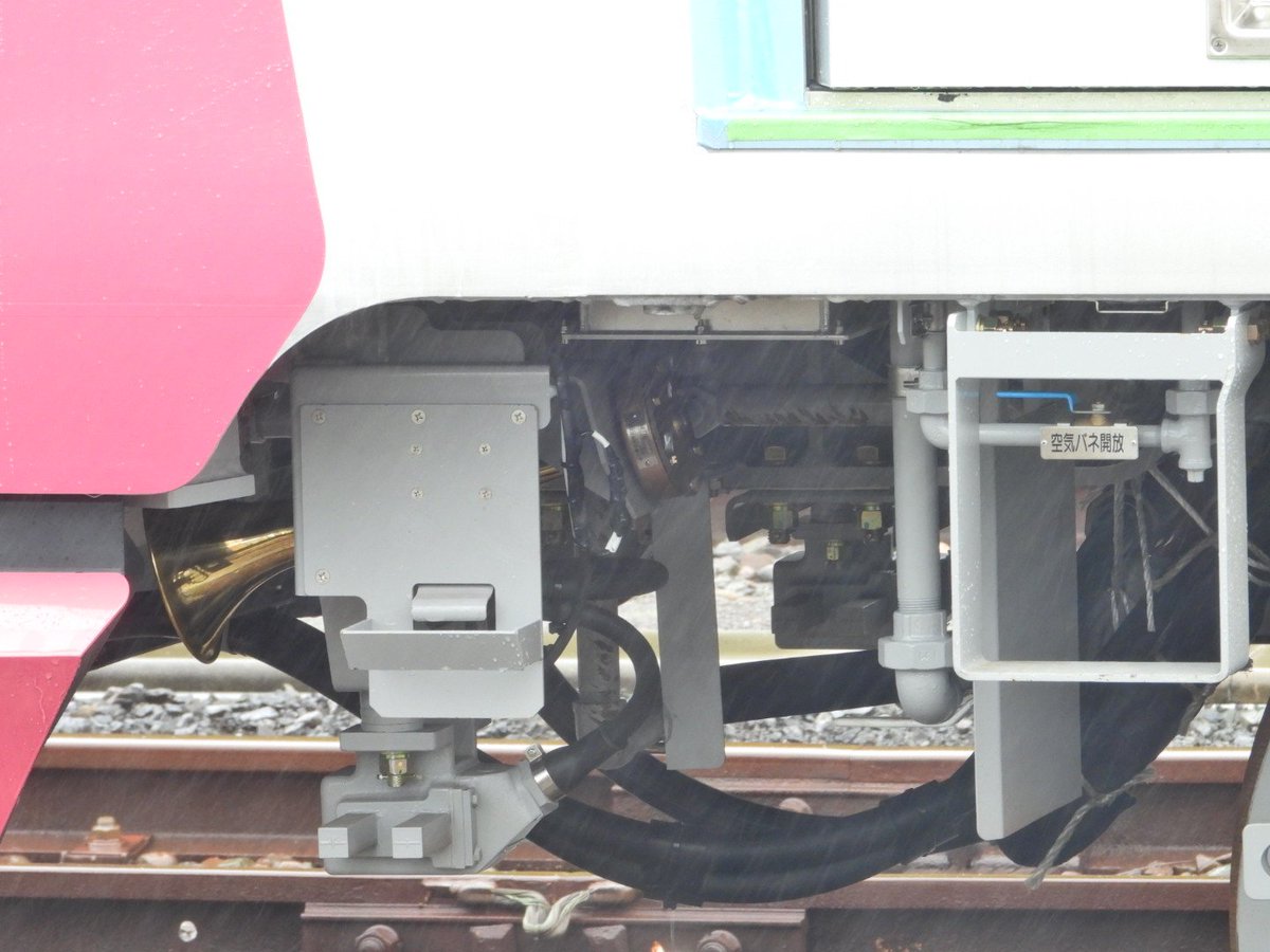 tamk4520's tweet photo. 都営大江戸線 12-600形 甲種輸送
12-971F 12-978 タイフォン
形式 AW-5 製造年月 2026年1月
三菱電機
#甲種輸送 #大江戸線 #都営 #銘板 #電車 #鉄道 #日本車両製造 #警笛 #タイフォン #AW5 #三菱電機 #ラッパ #地下鉄 https://t.co/8YcJUCAkV3