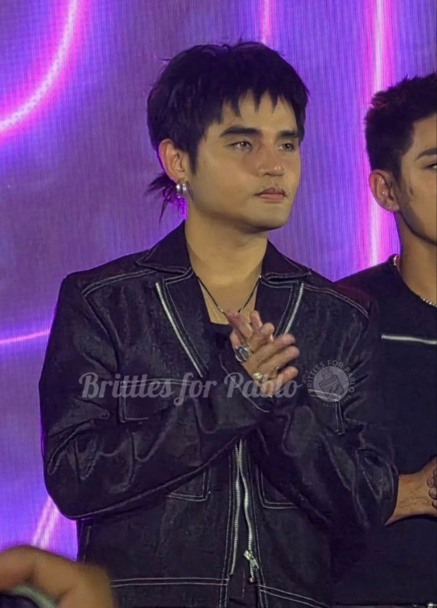 Brittles4Pablo's tweet photo. The face card. The outfit. The rings. The HAIR.
Pablo, may balak ka pa bang pauwiin kami? 😭

SB19 JOINS SONY ULT SQUAD
@SB19Official #SB19
#SB19SonyULTBeyondTheBeat
@imszmc #SB19_PABLO https://t.co/LuX5ZO24RV