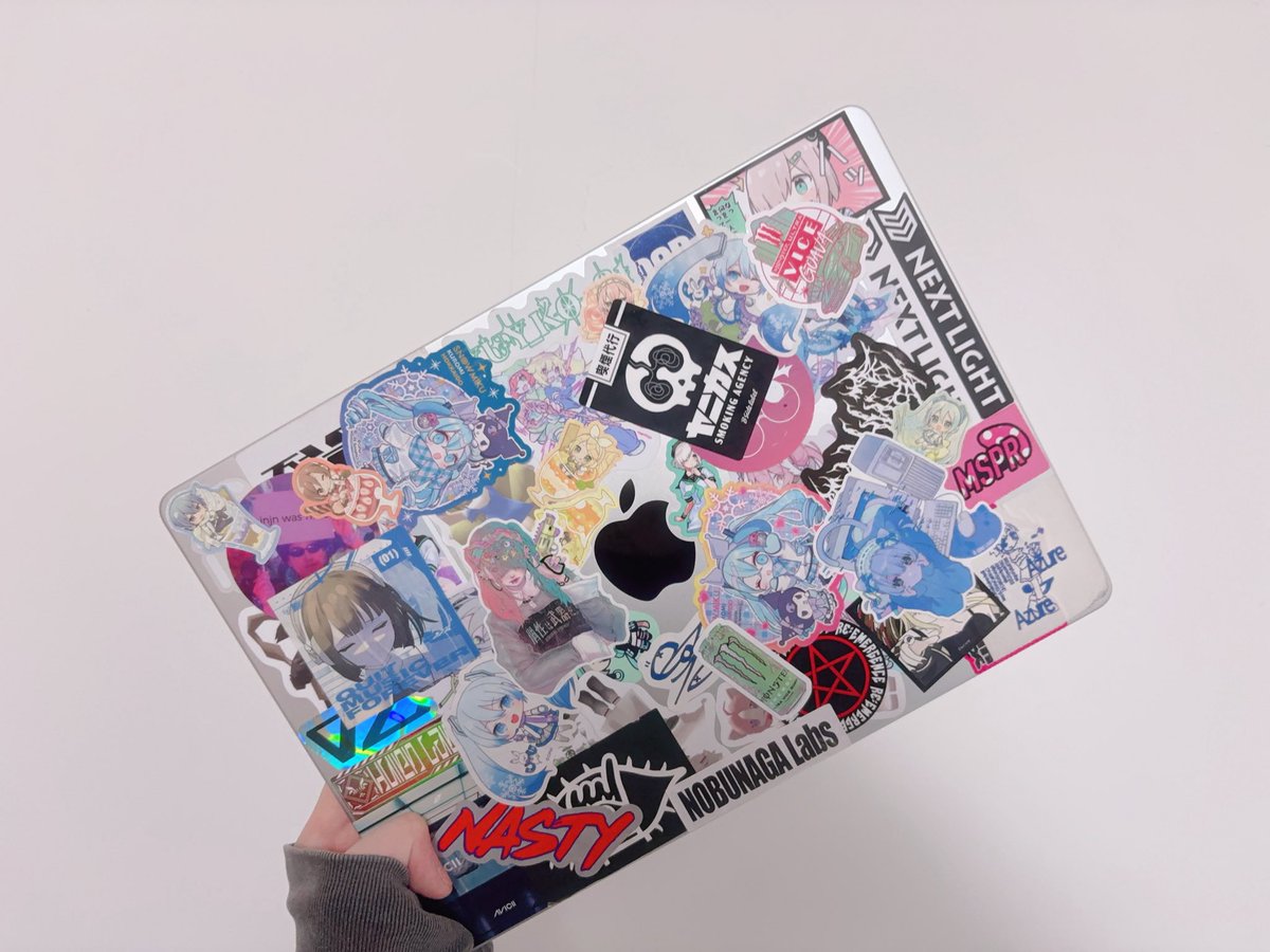 Lika_sub's tweet photo. 新しいステッカー買った！

マックブックがADHDすぎる https://t.co/r1HsLA60GH