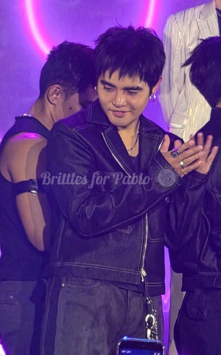 Brittles4Pablo's tweet photo. The face card. The outfit. The rings. The HAIR.
Pablo, may balak ka pa bang pauwiin kami? 😭

SB19 JOINS SONY ULT SQUAD
@SB19Official #SB19
#SB19SonyULTBeyondTheBeat
@imszmc #SB19_PABLO https://t.co/LuX5ZO24RV