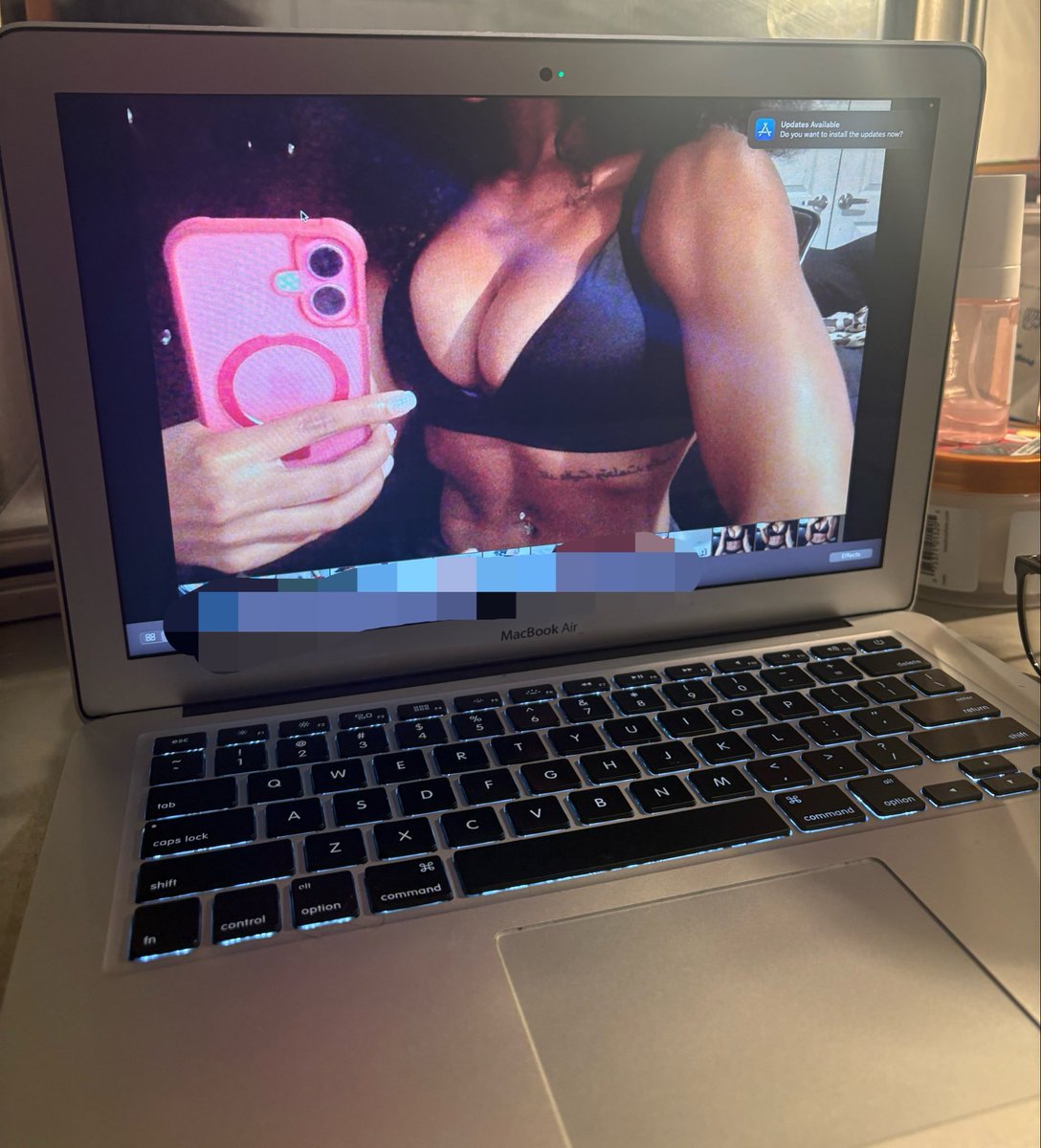 stilljanedoe's tweet photo. pray to black girl biceps https://t.co/3lDZnu0i0U