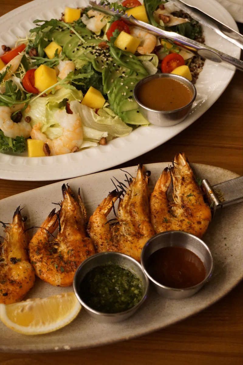 MarkettaFewc's tweet photo. Barcelona atardecer en la Sagrada Família, café con churros y el aire que se llena de magia. No hay nada mejor! https://t.co/vVZAiK0l60
