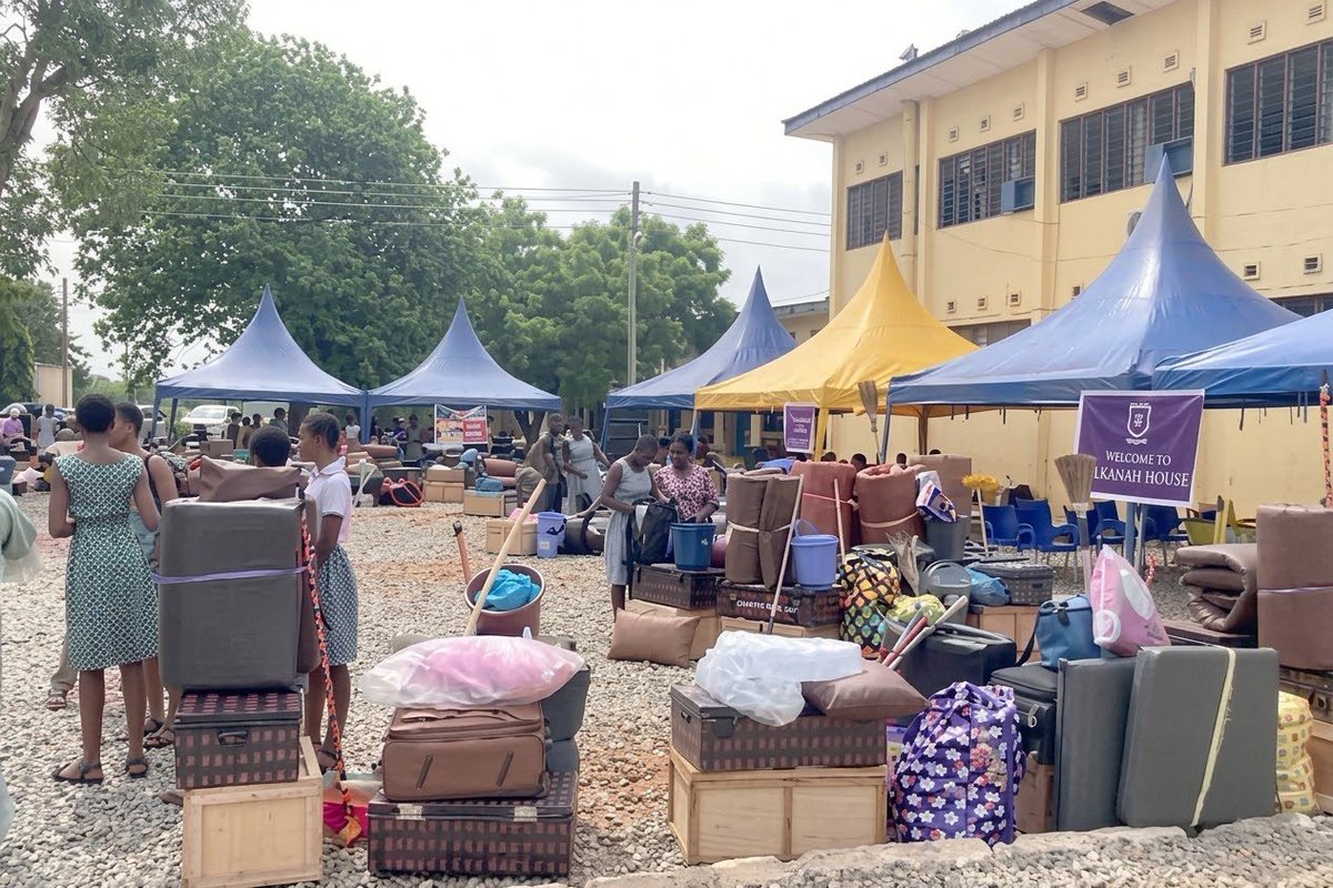 PulseGhana's tweet photo. The Ghana Education Service (GES) has directed Senior High Schools (SHSs) and Senior High Technical Schools (SHTSs) not to turn away newly admitted students or deny them boarding accommodation because they report with metal trunks, wooden chop boxes or other personal storage containers.

The directive follows reports received by GES management that some schools were refusing to accommodate students based on the type of storage containers they brought to school.

According to the GES, such practices could place additional financial pressure on parents and guardians who may be unable to afford alternative containers prescribed by individual schools

Read more on our website: https://t.co/QQ0qeWugwo

#PulseNews