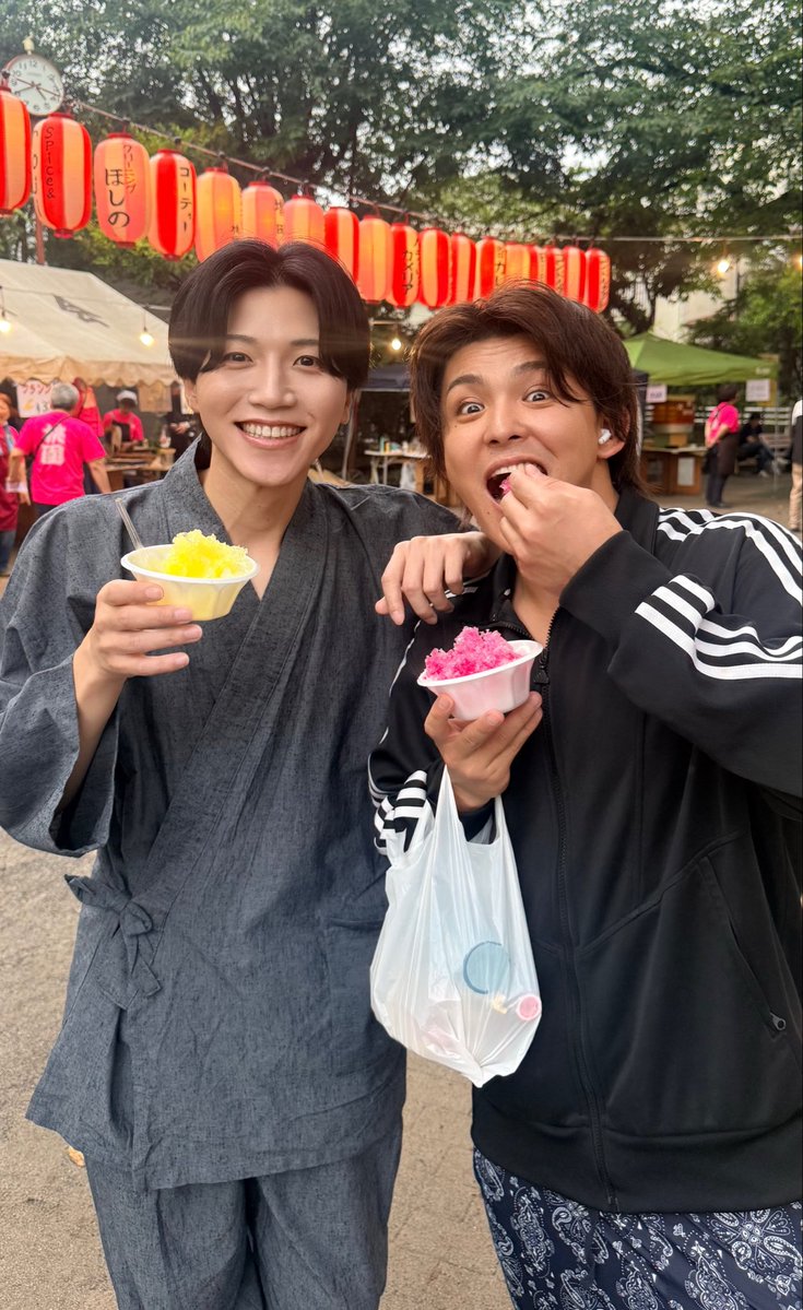 kaZzzzzzz312's tweet photo. 4日目無事終演しました！
本日もたくさんのご来場ありがとございました
笑い声や拍手がほんとにうれしくて
励みになってます

明日も2公演
全力で駆け抜けます🔥

近くで祭りやってたらいくしかないでしょ

#ひとしずく https://t.co/zSXuzbpMq1