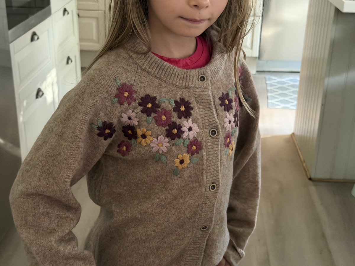 wIwsfilm's tweet photo. she made me buy this cardigan because ”the flowers looks like the eras tour piano” https://t.co/FOoHmG4Oc5