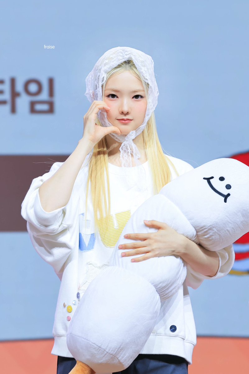 fraise_hee1011's tweet photo. 260919 FAN PARTY
#서희 #SEOHEE
#튜이드 #TUIDE https://t.co/naO4MQ7B5g