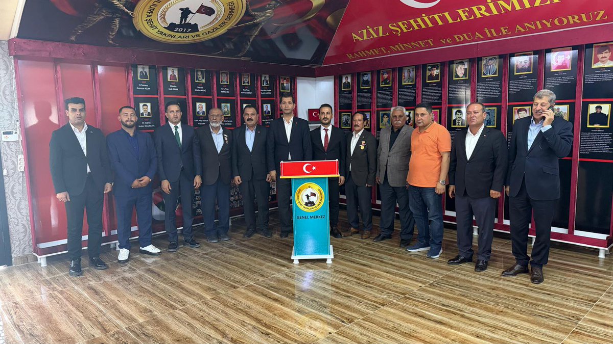 urfaSaadett's tweet photo. 🇹🇷 İl Başkanımız Halil Yiğit ve İl Başkan Yardımcılarımız, Şehit Yakınları ve Gaziler Derneği’ni ziyaret etti.

Genel Başkan Sedat Akdağ ve yönetimine misafirperverlikleri için teşekkür ediyoruz.

Aziz şehitlerimizi rahmet ve minnetle, kahraman gazilerimizi şükranla anıyoruz. 🇹🇷 https://t.co/UaQ90NWA6S