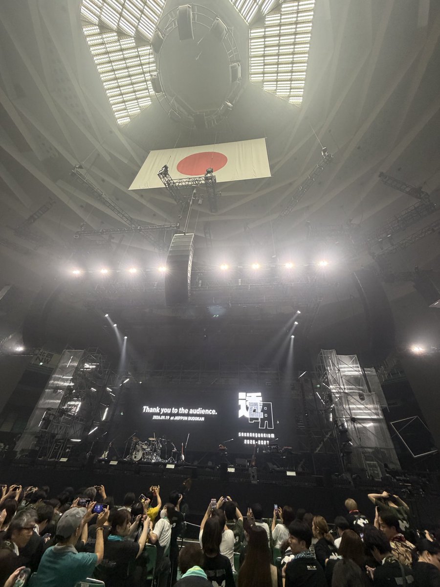 SYSSx39's tweet photo. サカナクション SAKANAQUARIUM 2026-2027 ”透明”
SS席！最高すぎる！今回も沢山踊って声出しました。多幸感がすごくて泣きそうになってくる…
武道館現館長ではスピーカーマックス！笑
加藤浩次さんと爆笑問題が来てました〜
再来週の武道館も楽しみ！
#サカナクション #SAKANAQUARIUM20262027透明 https://t.co/y940LbI9sR