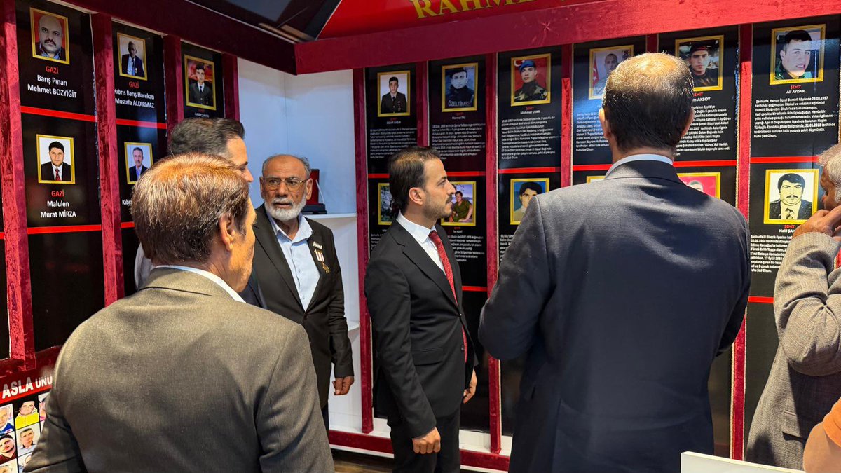 urfaSaadett's tweet photo. 🇹🇷 İl Başkanımız Halil Yiğit ve İl Başkan Yardımcılarımız, Şehit Yakınları ve Gaziler Derneği’ni ziyaret etti.

Genel Başkan Sedat Akdağ ve yönetimine misafirperverlikleri için teşekkür ediyoruz.

Aziz şehitlerimizi rahmet ve minnetle, kahraman gazilerimizi şükranla anıyoruz. 🇹🇷 https://t.co/UaQ90NWA6S