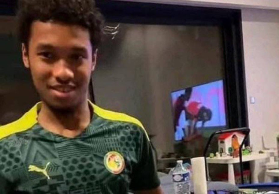 ndione_ada's tweet photo. Justement, ça a risqué de passer inaperçu mais Kamara a encore été laissé à quai. 

Ses calculs et son utilisation des Lions pour rejoindre les Bleus n’a apparemment pas eu les résultats escomptés. 

Au moment où le tout nouveau sélectionneur Zidane envoie une pré convocation à Olivier Boscagli et convoque même le capitaine de Como Lucas Da Cunha, Kamara semble ne pas trop intéresser les staffs successifs des Bleus.