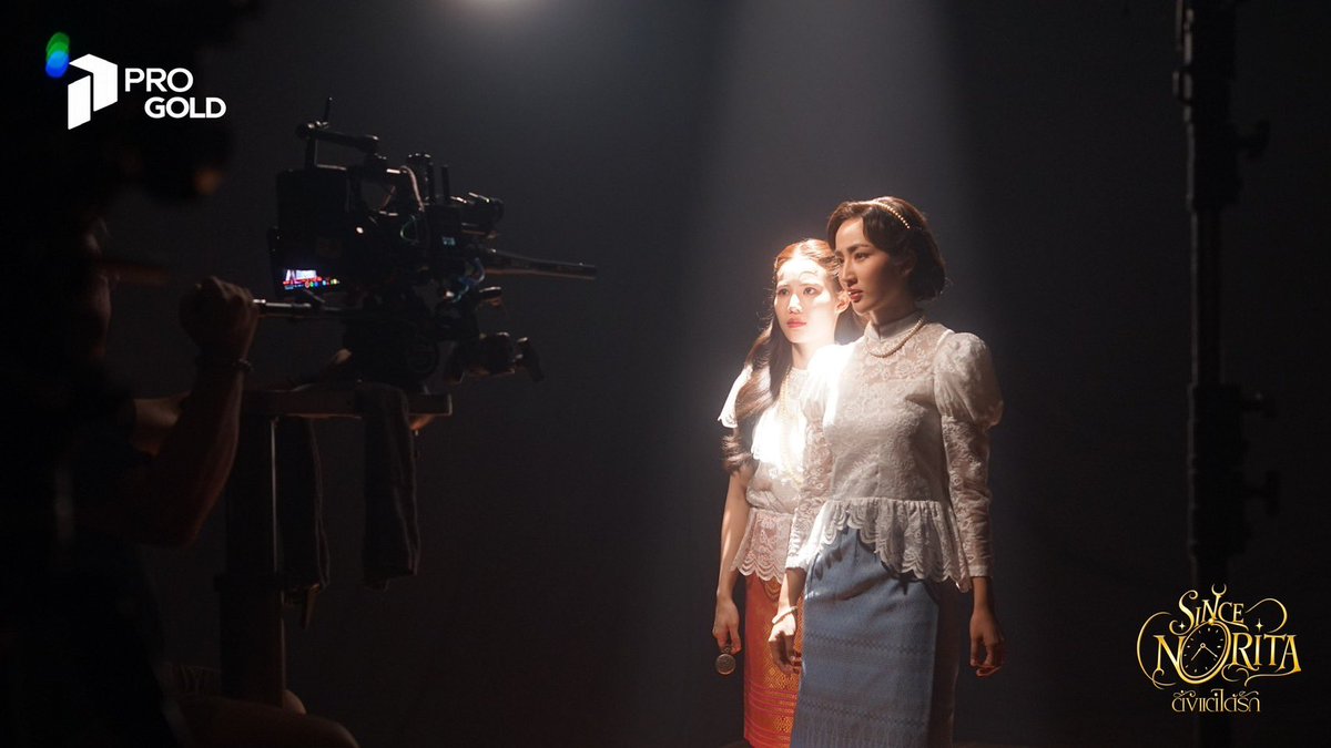 ProgoldPlus's tweet photo. 🎬✨ BEHIND THE SCENES | SINCENORITA : ตั้งแต่ได้รัก

เบื้องหลังทุกฉากที่คุณประทับใจ… มีเรื่องราวมากกว่าที่คุณเห็น! 💫

พาส่องบรรยากาศเบื้องหลังการถ่ายทำ PILOT SINCENORITA : ตั้งแต่ได้รัก ทั้งโมเมนต์สุดตั้งใจของนักแสดง บรรยากาศในกองถ่าย และเรื่องราวน่ารัก ๆ ที่ไม่ได้เห็นในจอ 🤍

เพราะทุกความรู้สึกที่ถูกถ่ายทอด ล้วนมีเรื่องราวอยู่เบื้องหลัง…

📸 เก็บทุกโมเมนต์ความประทับใจไปพร้อมกัน!

#SINCENORITA #ตั้งแต่ได้รัก #PROGOLDPLUS