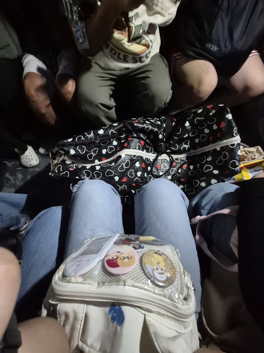 booty_sooperior's tweet photo. ngayon lang at nasa jeep pa HAHAHHAHA https://t.co/FnAVN2OoOn
