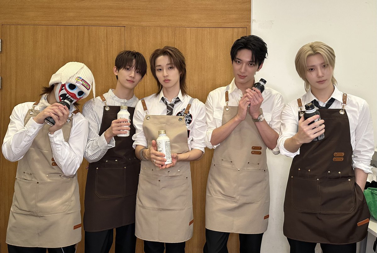 hrtzwav's tweet photo. [hrtz.pic] 260919 팬사인회

하츠온과 커피 한잔☕️

#hrtzwav #하츠웨이브
#TheSecondWave_MOMENTUM
#MOMENTUM #ALIVE https://t.co/rNQQwCz8tA