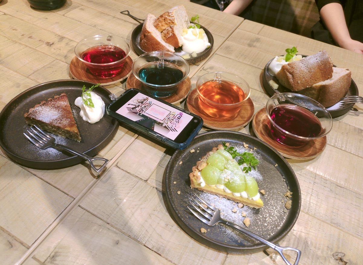 ri9_trpg_rr's tweet photo. 卓の後に食事をご一緒したのですが、メンカラハーブティーをそれぞれ✨ https://t.co/xRp4wtoaU5