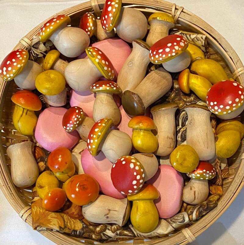 kinokoyokohama's tweet photo. 【出展者ご紹介】
" あとりえ・ぷれこ"さん ヾ(๑╹◡╹)ﾉ"🍄💕🍄💕
コメント来てるッシューーー（╹◡╹）🍄‼️

木彫りきのこ屋あとりえぷれこです。
木彫りできのこはんこ、雑貨、
アクセサリー等を作っています。

🍄 ヨコハマきのこ大祭 2026 🍄
https://t.co/fdOC7tZSMG

#ヨコハマきのこ大祭 https://t.co/LPX3mwJsCD