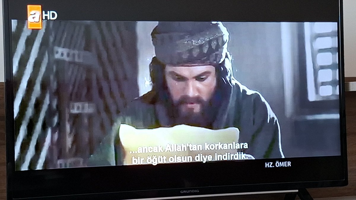 BusraKa__'s tweet photo. Bir zamanlar dedemle Hz. Yusuf’u izliyorduk, şimdi Hz. Ömer’i. Değişen diziler, değişmeyen dede torun keyfi. 🤍 https://t.co/KGmq79P5YV