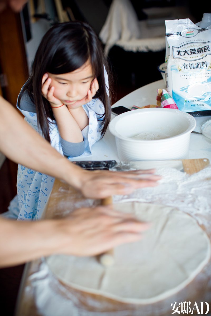 prald885397's tweet photo. Just finished a lazy Sunday baking session with my kid—flour everywhere, cookies half-shaped, but the best warm bites and silly laughter. Home = this messy sweet magic.， https://t.co/rzVkd8x4x6