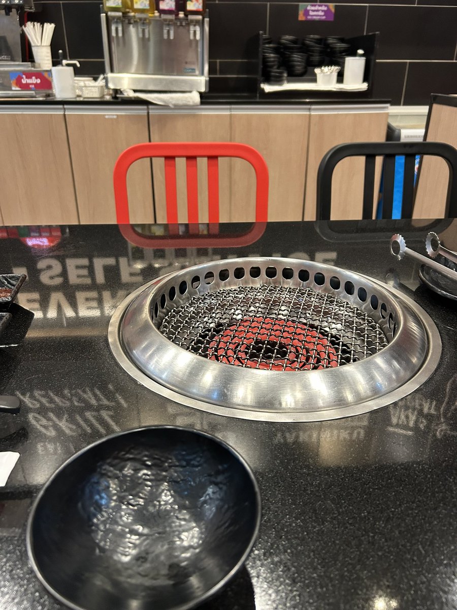 Masscott011's tweet photo. Alone grill lol #อุดรทำถึง #อุดรธานี https://t.co/0w5x3NenDi