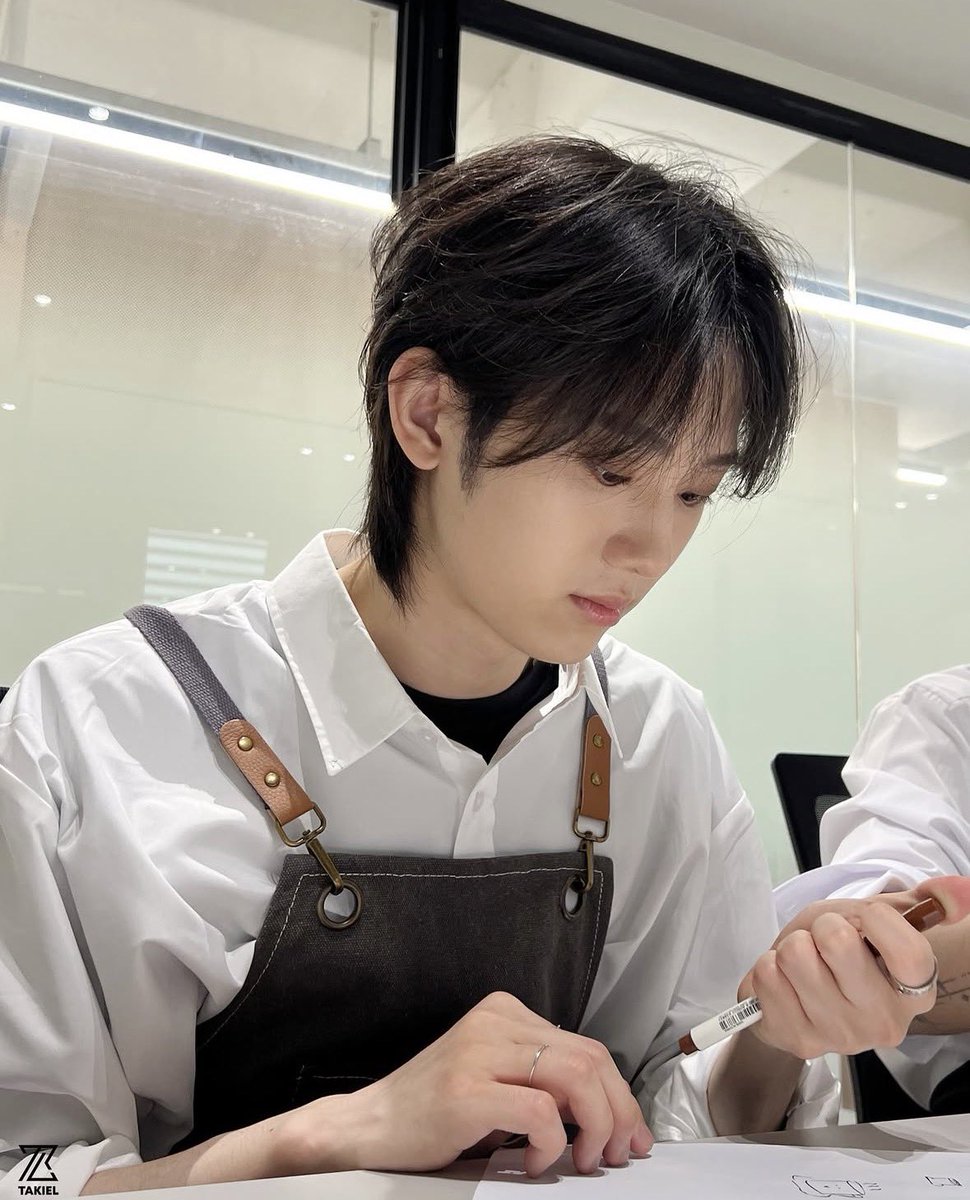 yyj3_21's tweet photo. 이사이에 2년잇음 .. https://t.co/ErhoBtHEXq