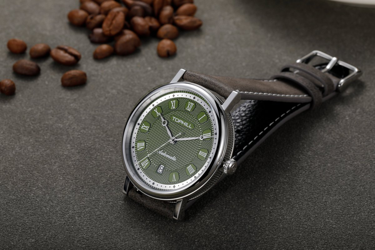 Kimyang1984's tweet photo. TOPHILL TW109G, a watch that combines retro, business, and minimalist styles in one, with a MIYOTA 9019 movement at its core, providing stable reliability.

#tophill #watchlover  #miyota #manwatch #manwatches #automatic #mechanicalwatch #mechanicalwatches https://t.co/4ohXfoqzRz