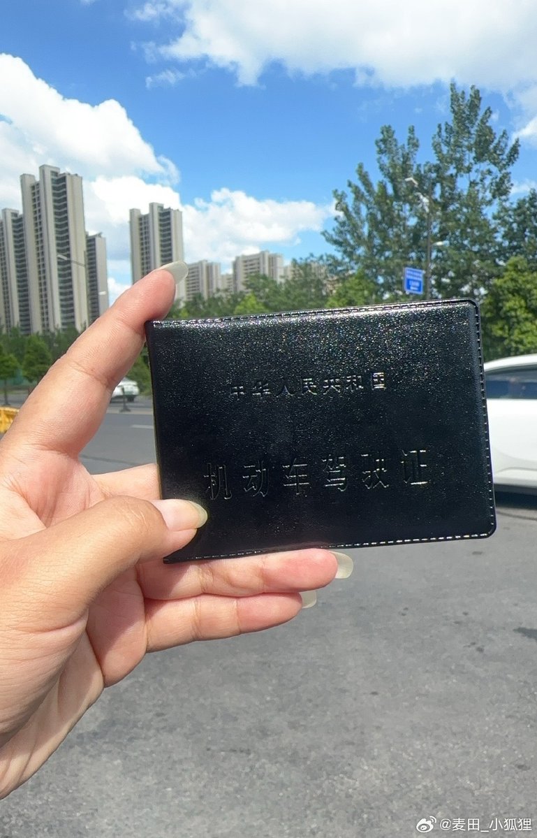 litta330522's tweet photo. Just aced my driving test after 3 months of parallel parking fails and hilarious U-turn blunders!  Never thought I’d celebrate passing by high-fiving my patient instructor instead of panicking. https://t.co/TGAKgs29lh