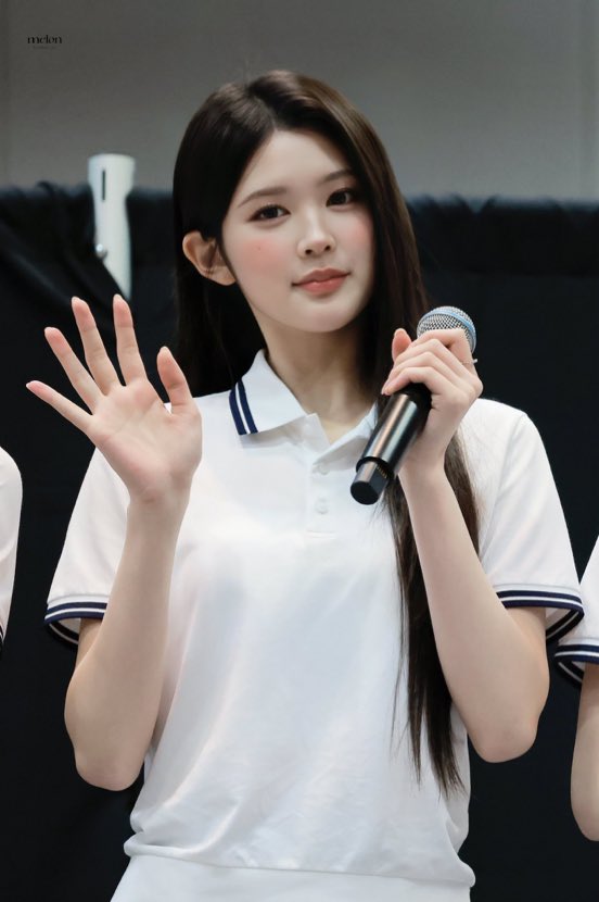 teamhanaz's tweet photo. 노유나 해외에서도 너무 이쁜데,,♡ https://t.co/rHdNqido9g