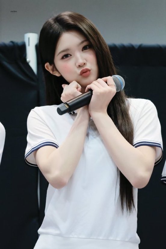 teamhanaz's tweet photo. 노유나 해외에서도 너무 이쁜데,,♡ https://t.co/rHdNqido9g