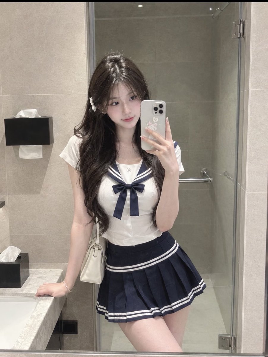 ACascade's tweet photo. 有人在吗？？？

想发点照片  有人锐评女大福照吗

直接给不墨迹  限时一天准备删了….. https://t.co/UoQGJzbtiW
