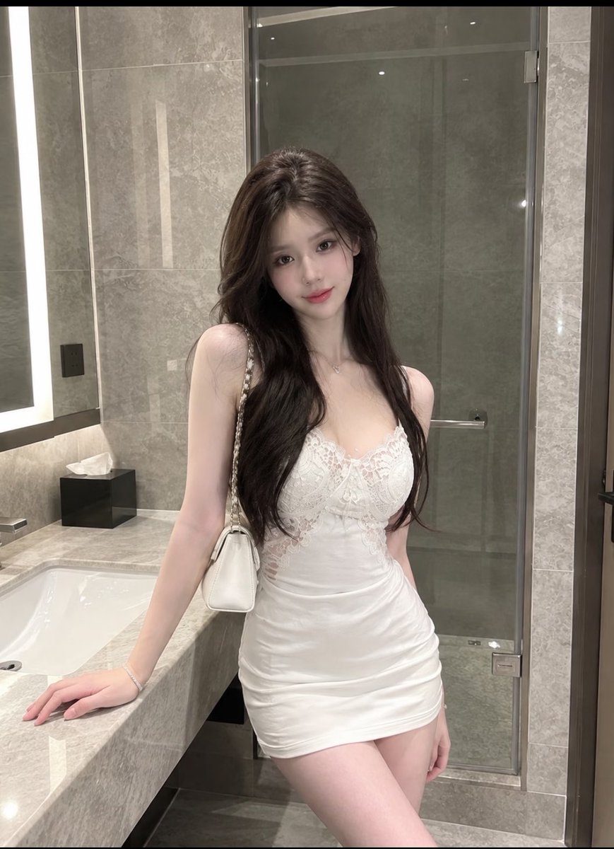 ACascade's tweet photo. 有人在吗？？？

想发点照片  有人锐评女大福照吗

直接给不墨迹  限时一天准备删了….. https://t.co/UoQGJzbtiW