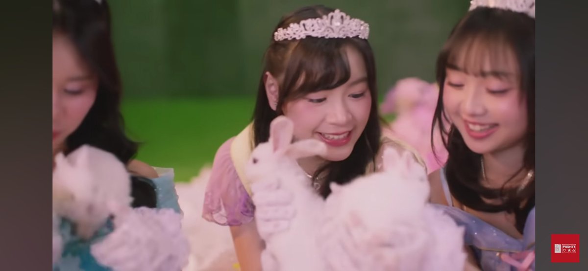 SaptaAtur's tweet photo. @lazzuuu_ @AU_LiaJKT48 suka banget bagian hampir habis ini yang mana pada lagi megang kelinci... #12SecondsJKT48 https://t.co/1ZHmywTF1l