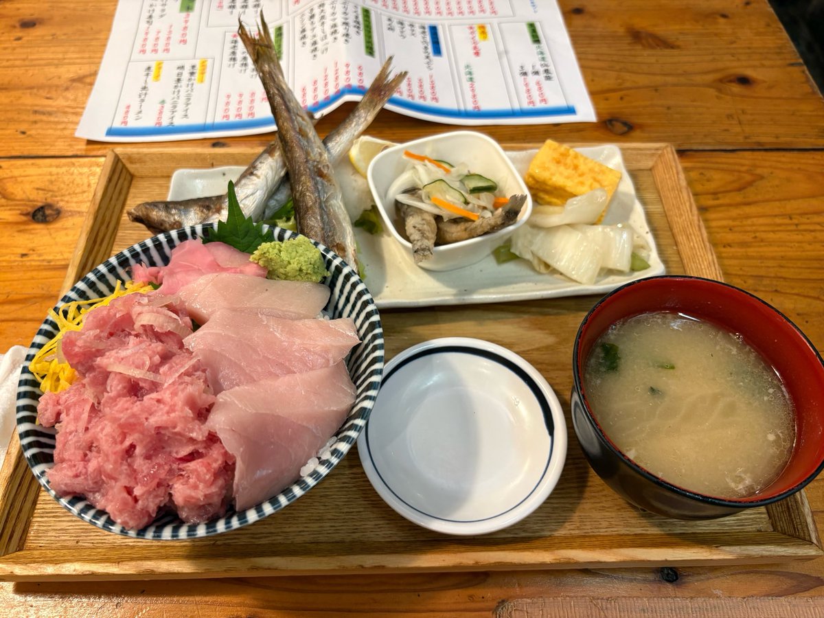 iwamoto_'s tweet photo. フルスタ　テキサス

メイン
AAがツーペアに負けて
終了でした🥲

サイド
ズルズルなくなって
フラドロ引けなくて終了でした🥲

お昼はカツ丼とそば🐖
夜はタカマルの定食🐟
おやつはチョコレートケーキ🍰
美味しかったです♪

おわり https://t.co/UstfO5jtO8