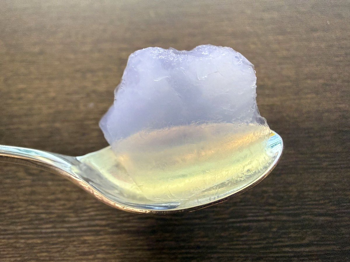 FB77777's tweet photo. 遂に手に入れた念願のエアロゲル！あんまり素手で触らない方が良いらしいですぞ！ https://t.co/cRX9qJH9Dn