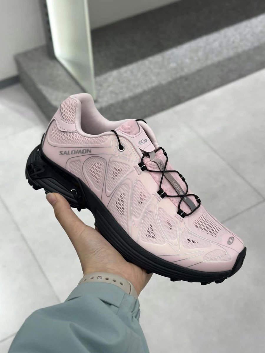 shallowspaces's tweet photo. WAHH GILASIH… SALOMON PINK INI CAKEP BANGET BUSETT 😭✋️ https://t.co/sh4q5G6Pnu