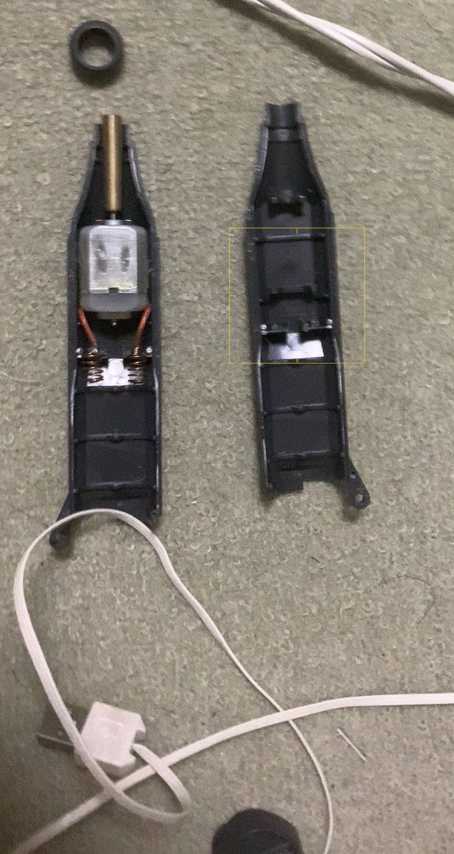 e6anime55's tweet photo. ダイソーのリューターがパワー��足なのでusbケーブルを使って5V使用に改造してみよう。せっかくハンダ作業おぼえたので応用しなきゃ。
#3Dプリンター　#ジオラマ　#フィギュア　#電子工作 https://t.co/fmJISP3jb1