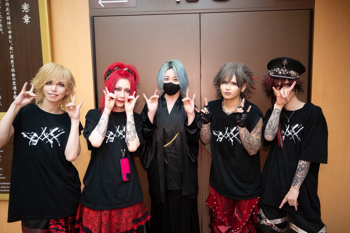 Nexusblack7777's tweet photo. Royz

＜-GRAND FINAL-Royz ONEMAN TOUR「GIANT KILLER」-下剋上、その先へ-＞

2026年9月16日(水)日本武道館

お招き頂きありがとうございました

満席の武道館に感動するのも束の間

畳み掛けるセトリからあっという間にＭＣへ

気が付いたら武道館すらアットホームな会場になっていて

本当に皆で創って来た場所なんだなと

とても感動しました

「次は誰が夢を叶える番だ？」

この言葉を目標に僕らも頑張ります

ありがとうございました