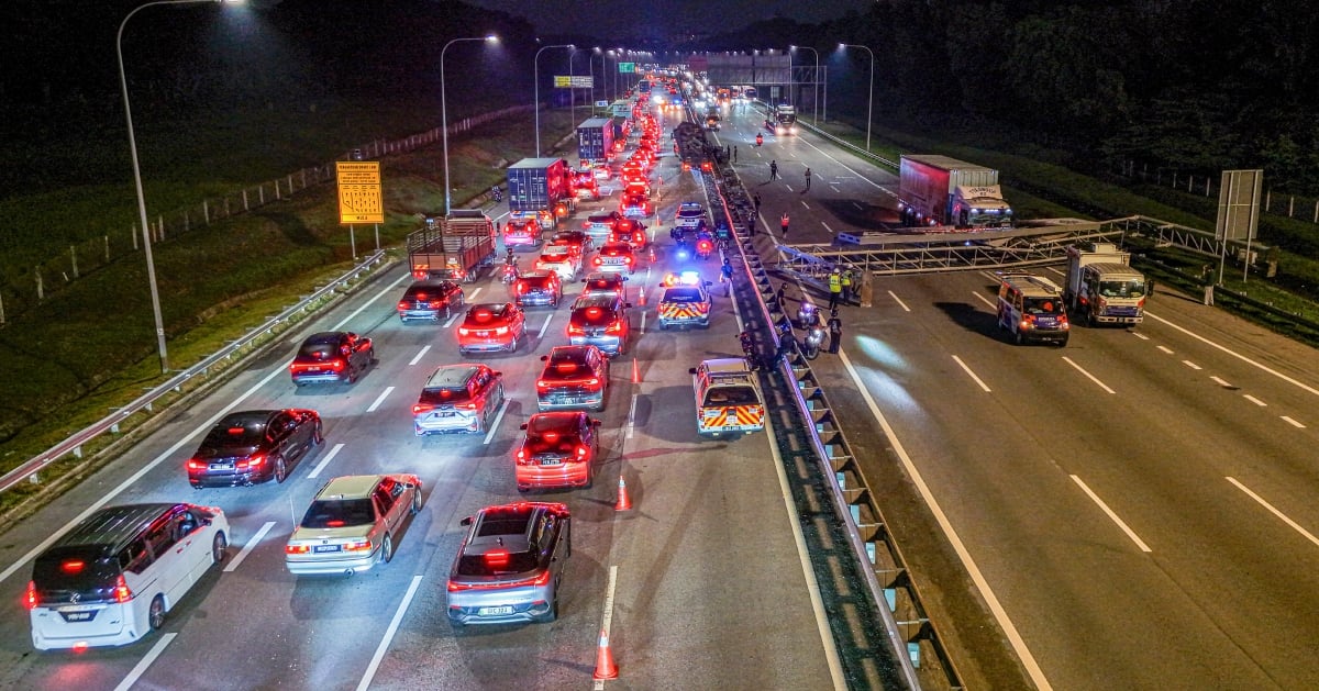 hmetromy's tweet photo. #Minda Bagi keluarga kehilangan orang tersayang, hukuman terhadap pesalah tidak semestinya menyelesaikan kesan ditanggung. Ada keluarga hilang pencari nafkah. Ada mangsa cedera kekal dan tidak lagi mampu bekerja seperti sebelumnya. Di sinilah kita perlu bertanya satu soalan yang lebih besar. Adakah keadilan sudah benar-benar terlaksana apabila pesalah dihukum?
https://t.co/O4deNcJgMC