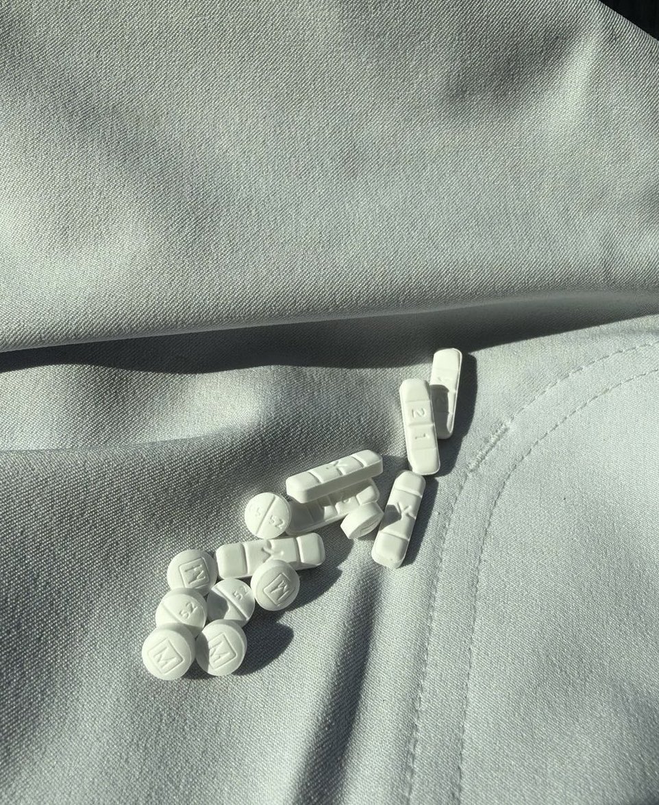 Tracy6tbg's tweet photo. Bars &amp; oxy
#pills #xanxa #xanxatwt #drugtwt #drugs https://t.co/U3Dsh2ZM5C