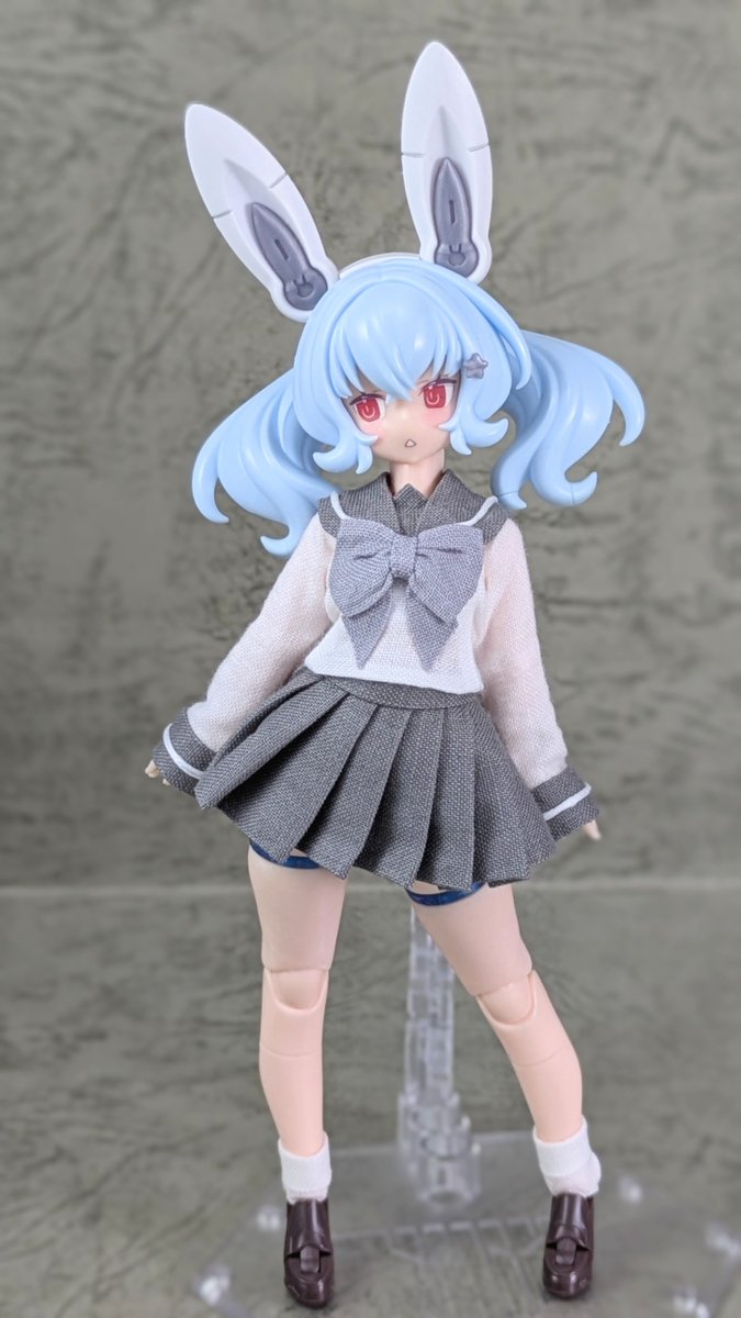 san67243448's tweet photo. 黒マオちゃんの服を作ったら雪トゥちゃんの服も作りたくなりまして
グレーのセーラーは初めてでしたがアリですなぁ https://t.co/VOaJTSxcRh
