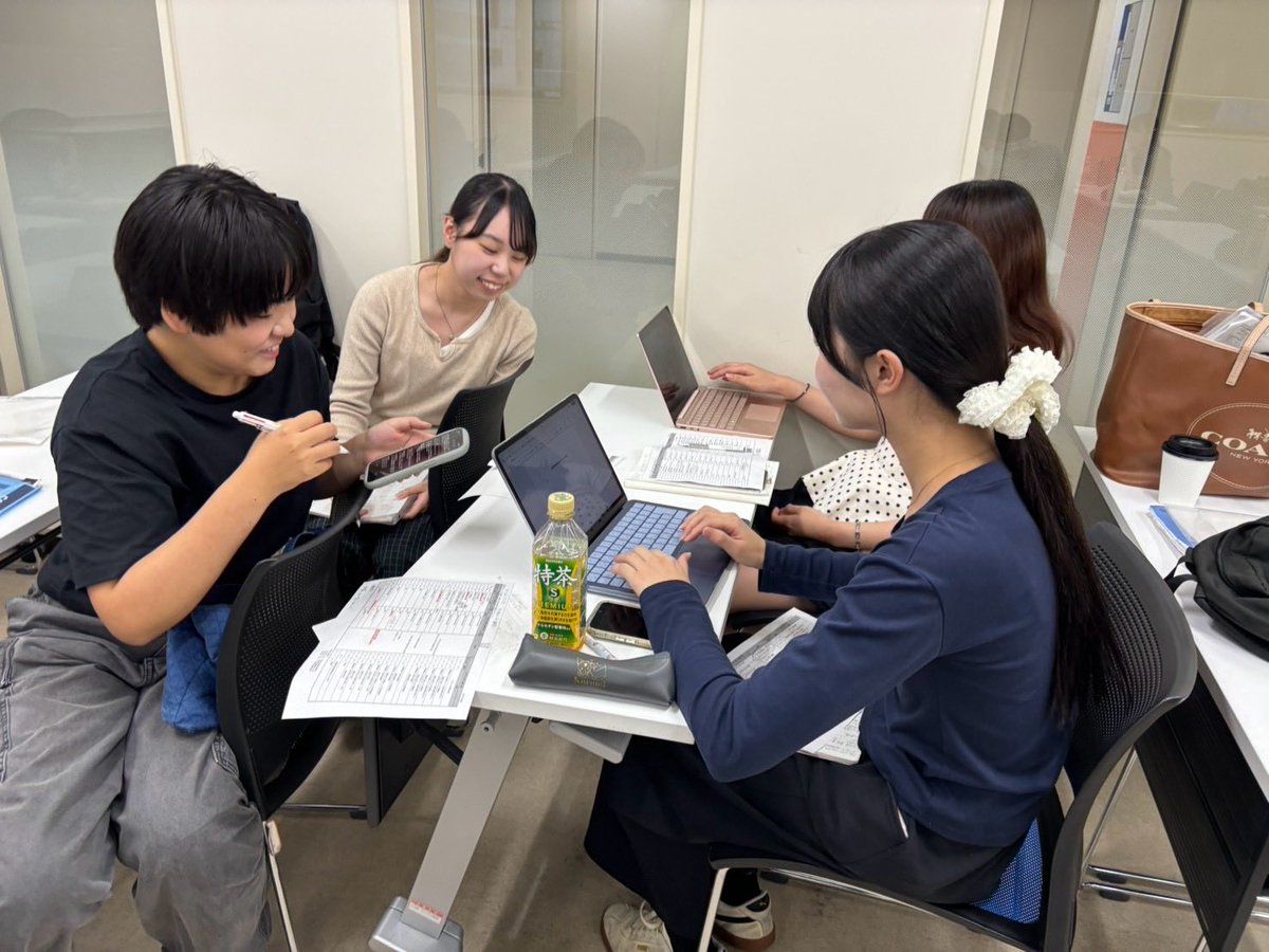 yone_seminar's tweet photo. 【今週の米倉ゼミ】
今週は、夏休み明け最初の活動でした。
先日のゼミ合宿の感想をそれぞれ発表した後、卒業生インタビュー、共同研究の進捗を確認しました。
研究発表まで意外と時間がなく、みんなアセアセしていますが💦、一つひとつこなしていきましょう！！！
(文責 河重) https://t.co/KHXk6ft7Ms