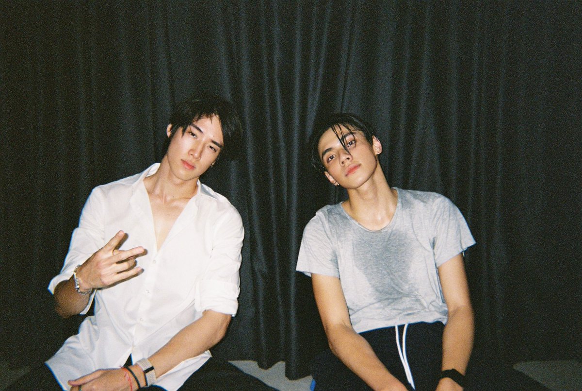 duppadoo's tweet photo. ม้าค ถ่ายมาอีกนะ😭
#MARCKRIS
#QuickSnapWorthTheWait
#QuickSnap40Years https://t.co/vLTtkWTuyo