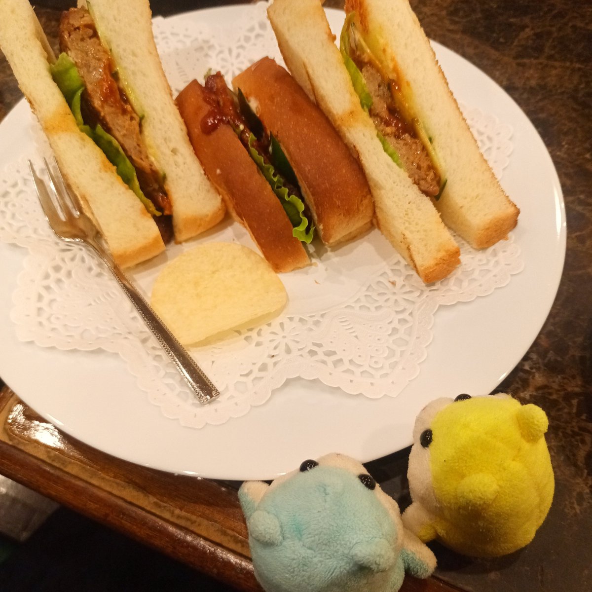 _zhuxu's tweet photo. ハムバーグサンド https://t.co/qNXNwB8mt5