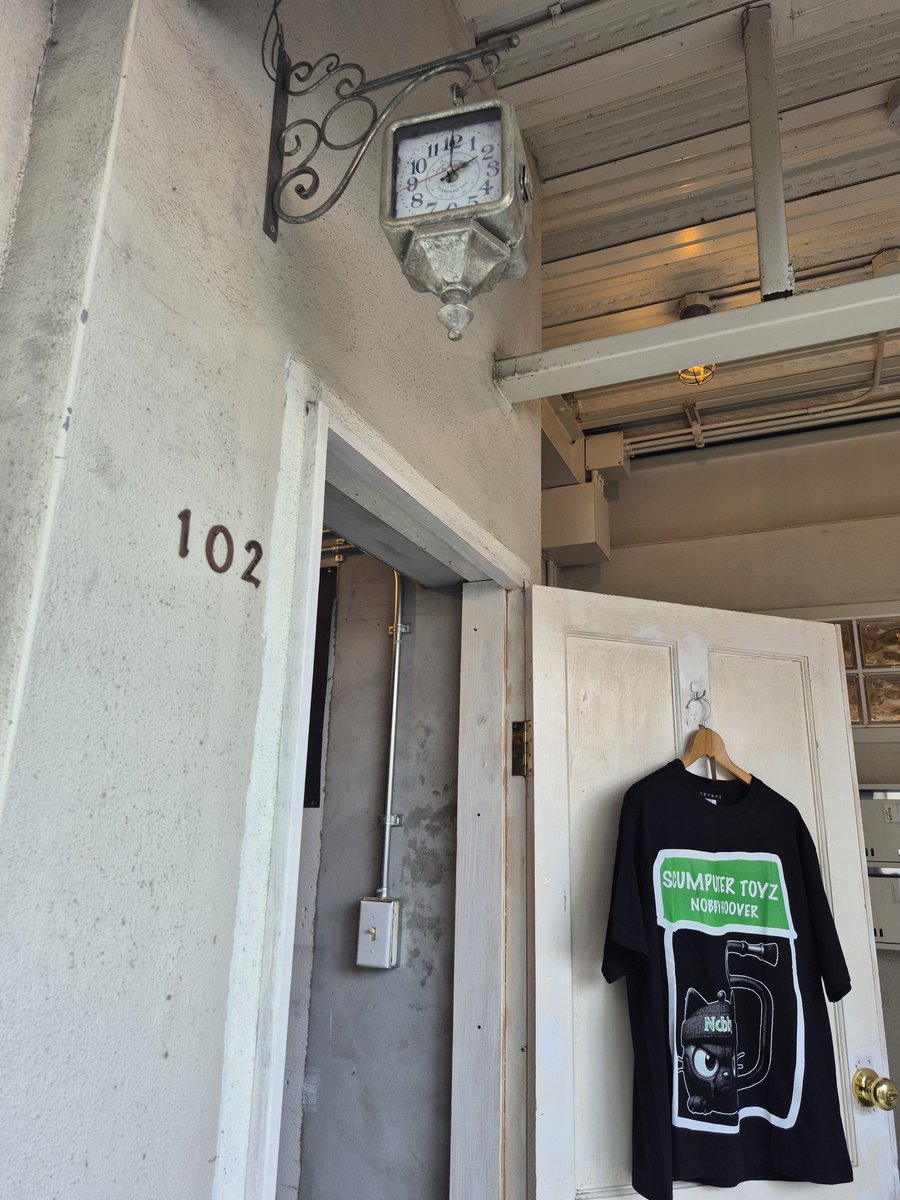 ohanayacalen's tweet photo. 【Room102】様
開店おめでとうございます㊗️

フィカス(ゴムの木)“バーガンディ”をお届けに上がりました！

ご依頼ありがとうございました。

https://t.co/F8mn9bPVrm

#開店
#Room102
#studioDEVAVO
#ショットガンライダーズ https://t.co/ZaLYQf6asI