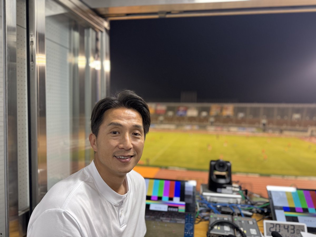 fukunishi_t's tweet photo. NHK松山で
J3 愛媛FC vsカマタマーレ讃岐の試合解説でした🎤

北四国決戦と名付けた1戦は、
愛媛が好調さで少し上回った試合でした🔥

自分にとっては聖地であるニンジニアスタジアムに
久しぶりに来られて、ちょっと嬉しかった🏟️ https://t.co/4NCbtWzgeI