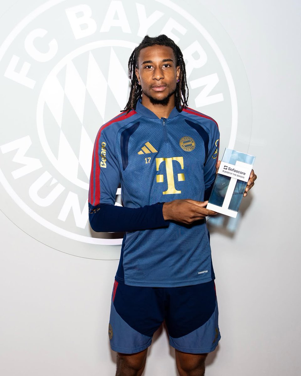 iMiaSanMia's tweet photo. Michael Olise receives the 2025/26 @Sofascore Bundesliga Player of the Season award https://t.co/2E8LihfonZ