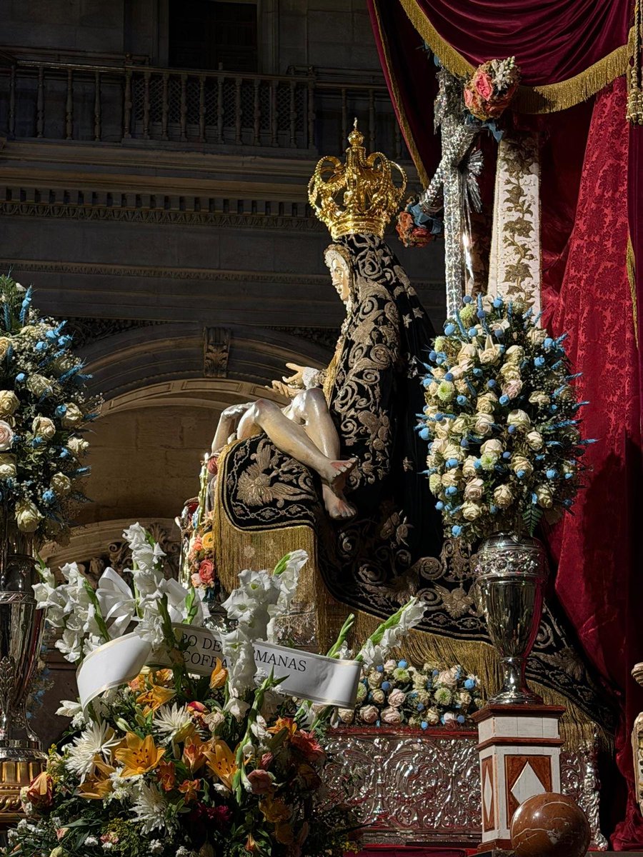 CaifasdelDarro's tweet photo. La Virgen de las Angustias se presenta extraordinariamente en su altar de cultos mayores en la parroquia del Sagrario.
@AngustiasGr https://t.co/dNvMfDkio0