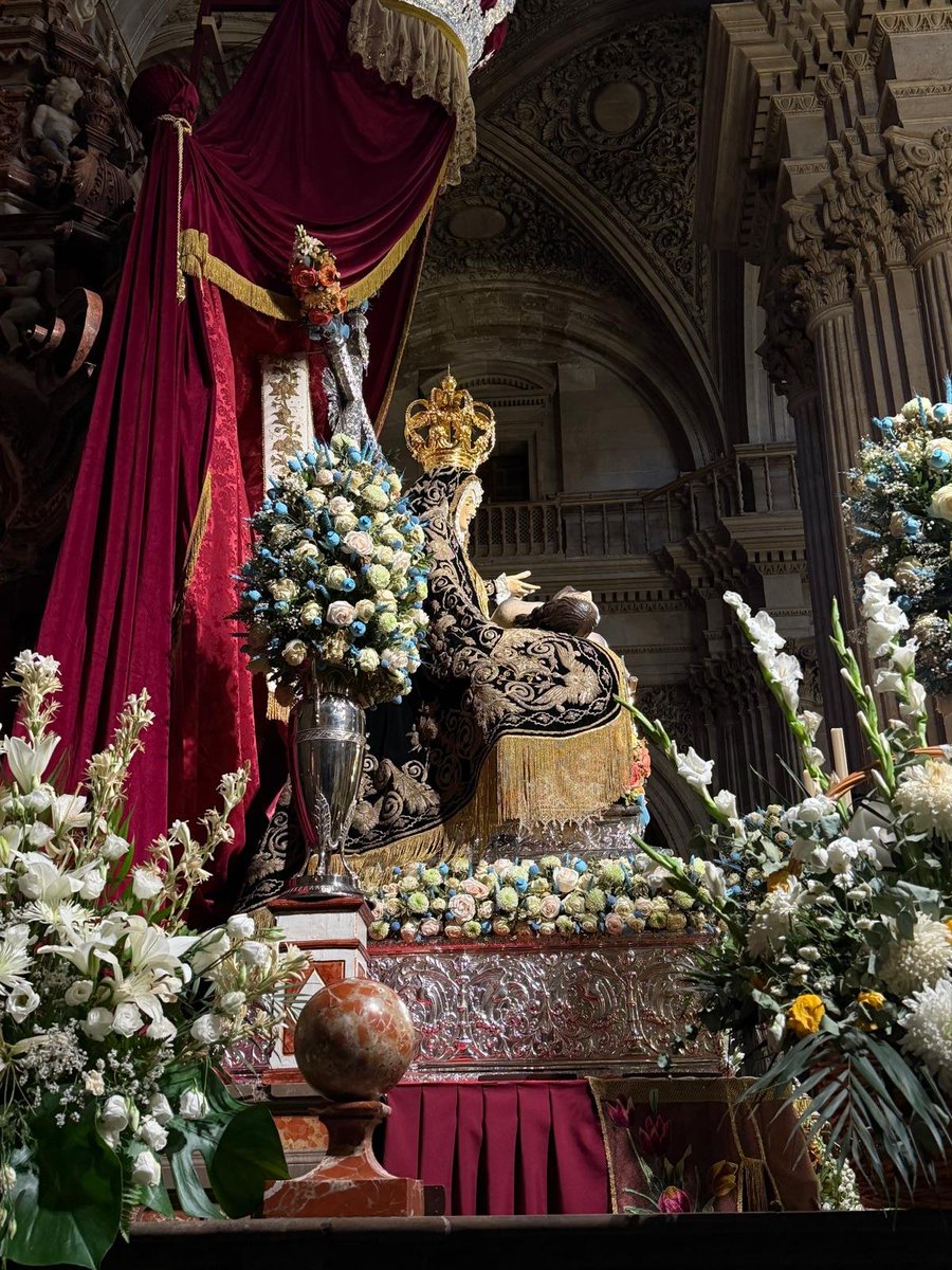 CaifasdelDarro's tweet photo. La Virgen de las Angustias se presenta extraordinariamente en su altar de cultos mayores en la parroquia del Sagrario.
@AngustiasGr https://t.co/dNvMfDkio0