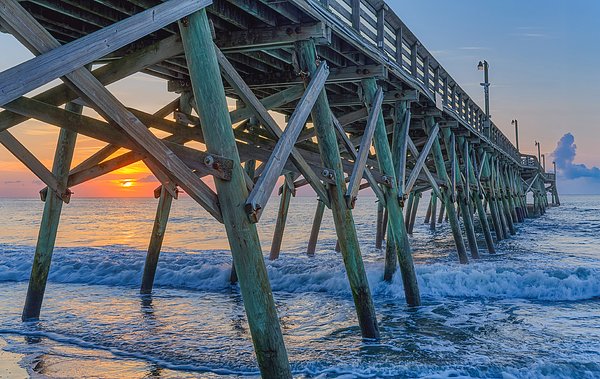 SteveRich_Photo's tweet photo. A close view beneath Surfside Pier on September 28, 2016. Ten days later, Hurricane Matthew severely damaged the old wooden structure. Today, this exact view exists only in photographs.
#SurfsideBeach #SouthCarolina #PierPhotography #Sunrise
https://t.co/GfOQzsqAju https://t.co/JR4RLAtJsg